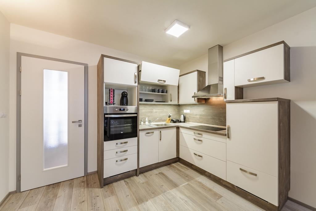 Downtown Royal Apartments Ceske Budejovice Esterno foto